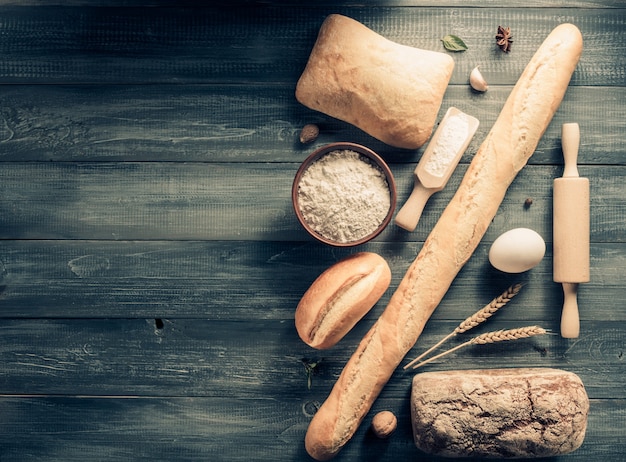 Pan y productos de panadería en madera