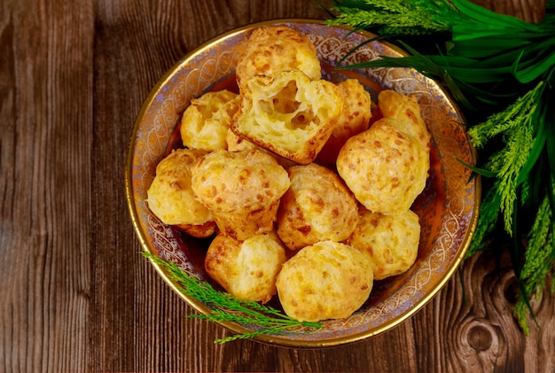 Pan de queso brasileño al horno hecho de almidón de yuca.