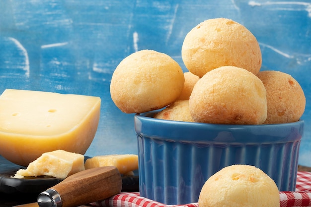 Pan de queso brasileño pao de queijo