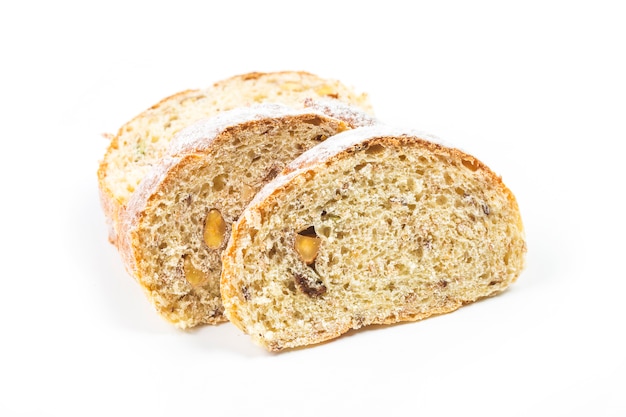 pan recién horneado aislado sobre fondo blanco pan rebanado, aislado en blanco