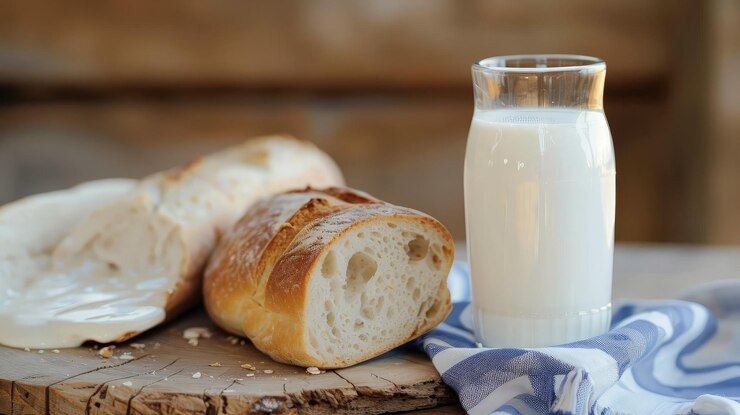 Pan recién horneado con leche