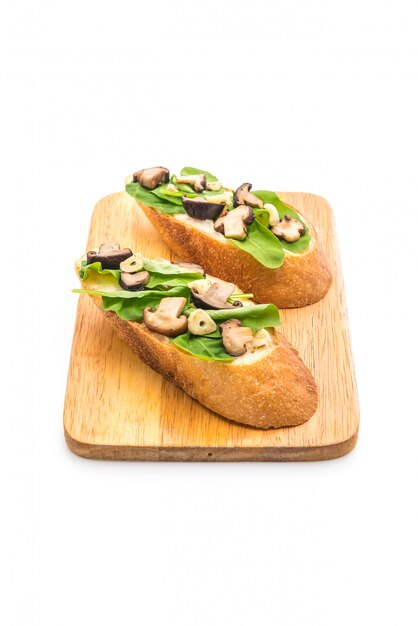 pan con rúcula y seta shiitake