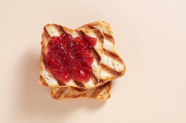 Pan Tostado Con Mermelada