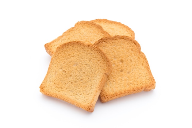 Pan tostado en rodajas aislado