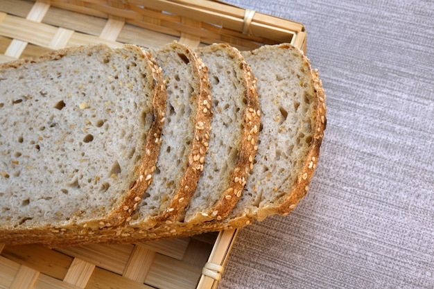 Pan de trigo casero de centeno al horno