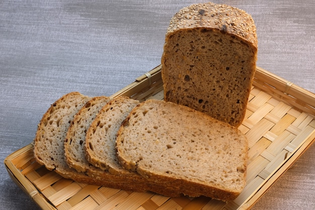 Pan de trigo casero de centeno al horno