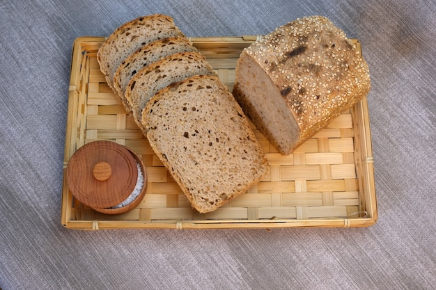 Pan de trigo casero de centeno al horno