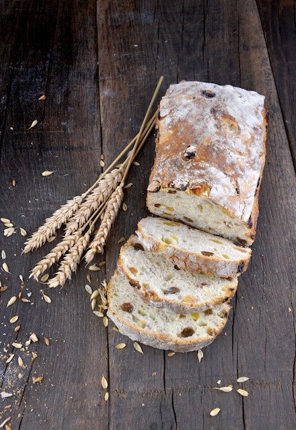 Pan de uva gourmet en rodajas