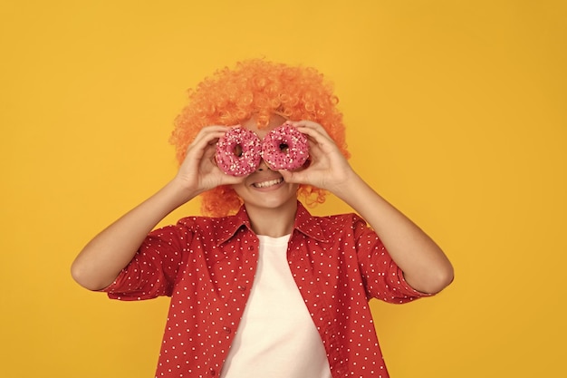 Panadería y cafetería para niños con donas glaseadas, calorías, alimentos y postres, panadería de donas.