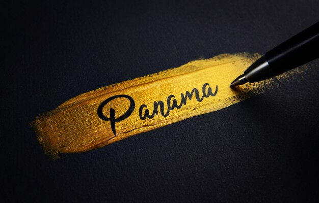 Panama-Handschrift-Text auf goldenem Pinsel-Anschlag