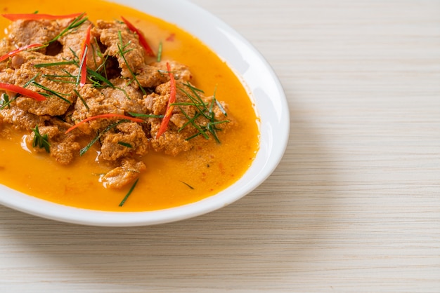 Panang-Curry des thailändischen Mahlzeitensatzes mit Schweinefleisch