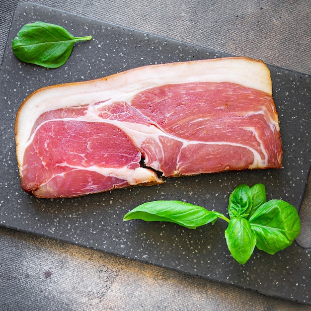 panceta ahumada carne jamón Schwarzwald comida fresca comida snack en la mesa espacio de copia fondo de alimentos