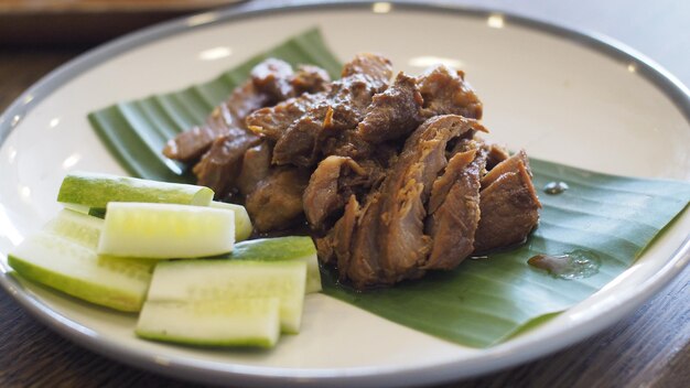 Panceta de cerdo frita con salsa de pescado y salsa picante