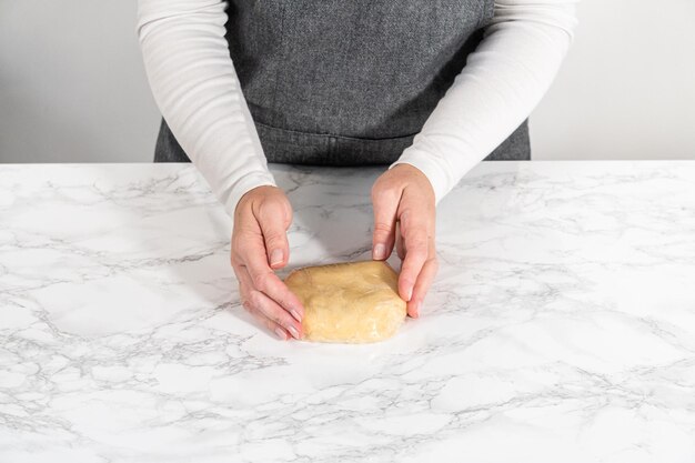 Panda-förmige Shortbread-Kekse mit Schokoladenglasur