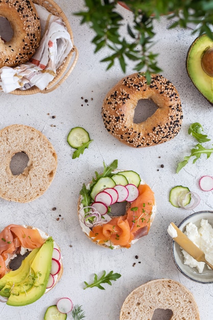 panecillos con verduras y salmón