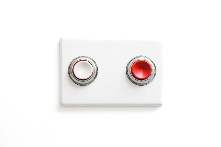 Foto panel de botones blancos y rojos