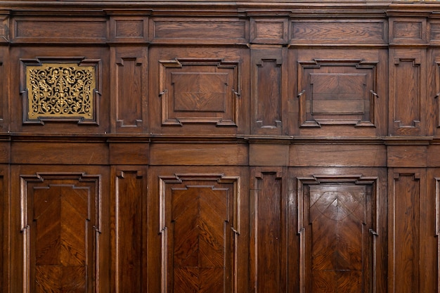 Panel decorativo de madera retro antiguo antiguo con marcos dorados vintage.
