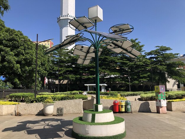 Panel de energía solar en el parque