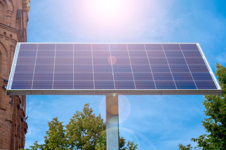 Panel solar. Estación de energía solar. Panel renovable fotovoltaico. Concepto Fuente de combustible alternativo y fuentes de energía. Concepto de ahorro de recursos naturales.