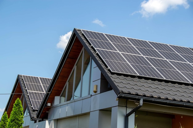 Foto paneles solares en una casa