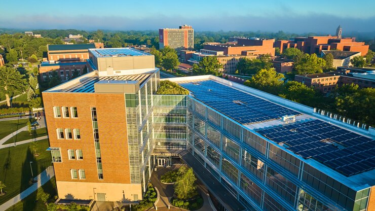 Paneles solares en edificios aéreos sobre techos de energía limpia Muncie IN