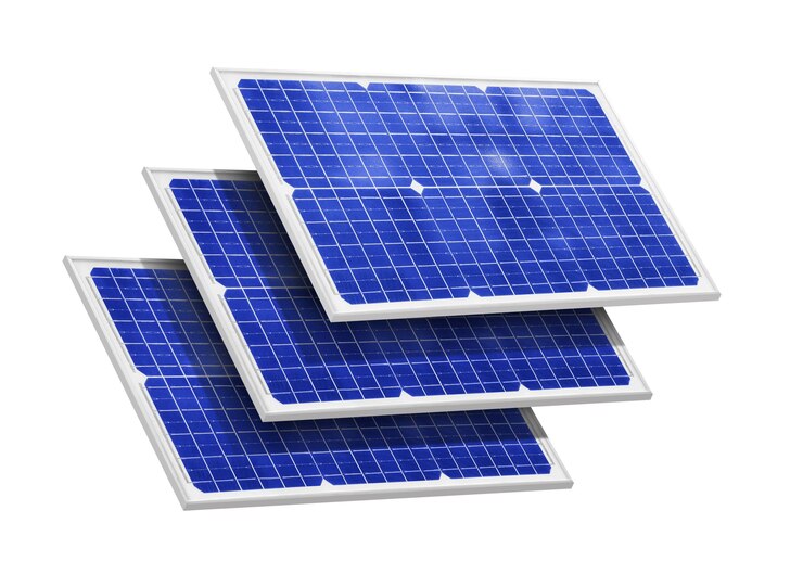 Paneles solares en granjas solares con iluminación solar para crear la energía eléctrica limpia