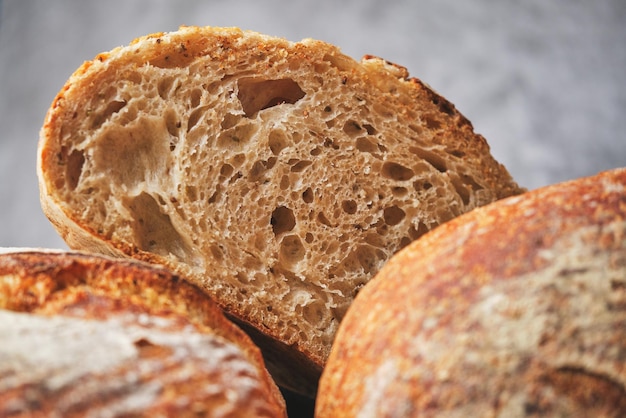 Panes de masa madre orgánicos con harina de trigo integral