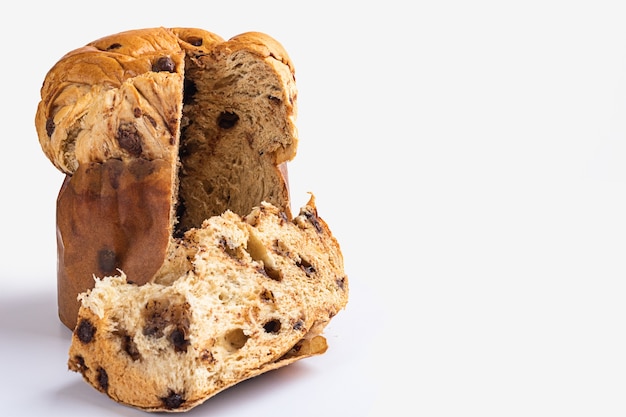 Panetone com chocolate, bolo de sobremesa tradicional italiana.