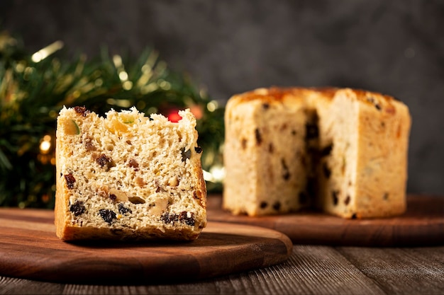 Panetone com frutas cristalizadas, pão tradicional de Natal.