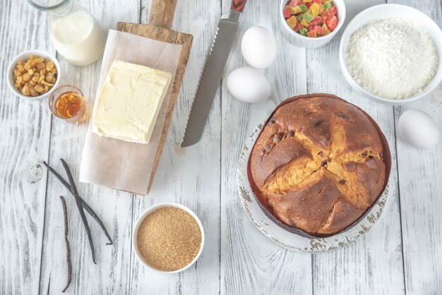 Panetone com ingredientes