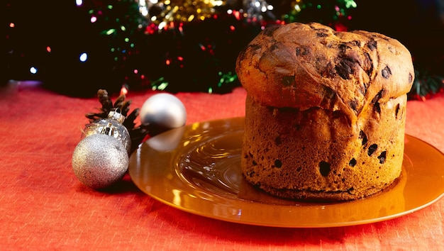 Panetone de bolo de Natal e decorações de Natal