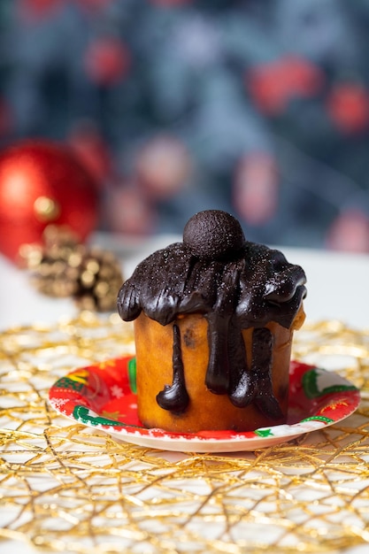 panetone de chocolate decorado para o natal