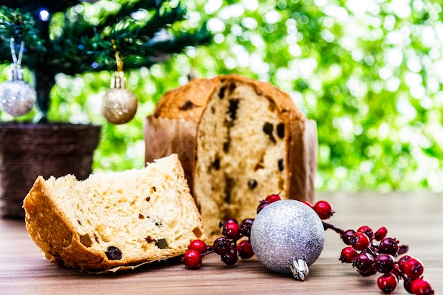 Panetone de Natal delicioso com decoração de Natal