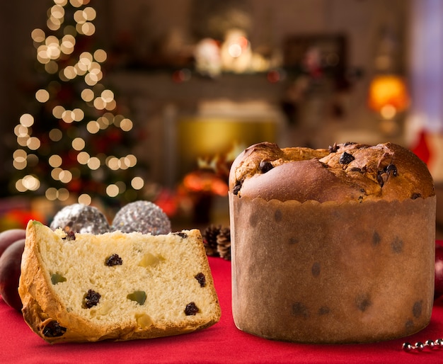 Foto panettone es el postre tradicional italiano para navidad.