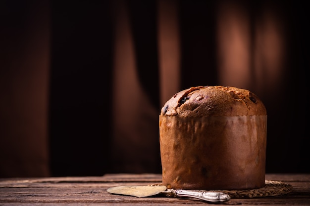 Panettone gebackener traditioneller italienischer Weihnachtskuchen hautnah