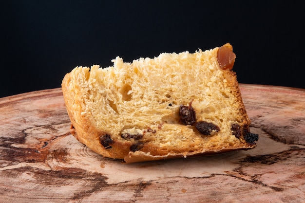 Panettone-Kuchen serviert zu Weihnachten