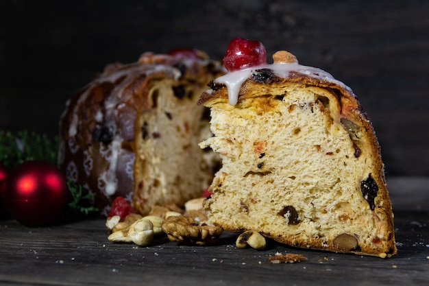 Foto panettone mit früchten zu weihnachten