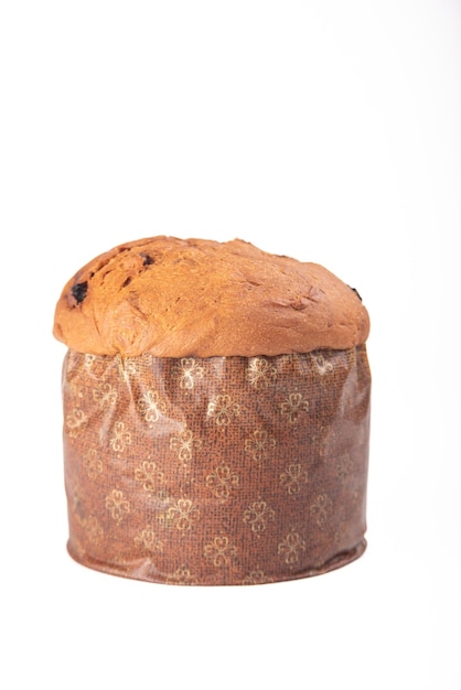 Panettone schöne und leckere Panettone mit weißem Hintergrund selektiv fokussiert fotografiert