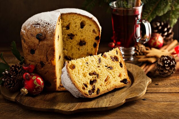 Panettone tradicional de Navidad con frutas secas