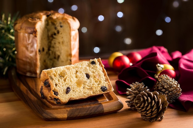 Panettone traditioneller Kuchen für das Weihnachtsessen