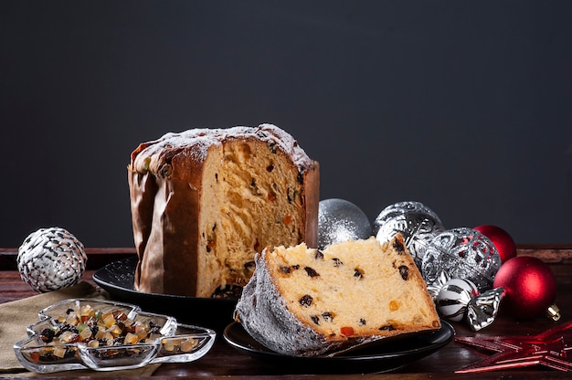 Panettone. Typischer Obstkuchen, der zu Weihnachten serviert wird. Platz kopieren