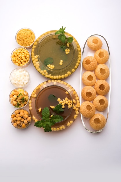 Pani Puri OR Golgappa es un menú de chat indio popular, enfoque selectivo