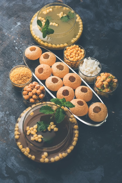 Pani Puri OR Golgappa ist ein beliebtes indisches Chat-Menü, selektiver Fokus