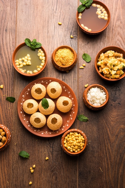 Pani Puri OR Golgappa ist ein beliebtes indisches Chat-Menü, selektiver Fokus