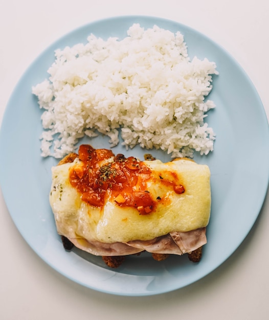 paniertes Kalbfleisch mit Schinken und Käse