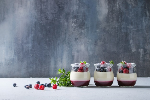 Panna cotta com bagas