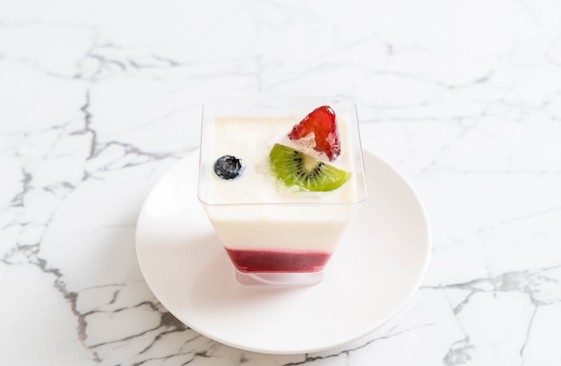 Panna cotta com molho de morango