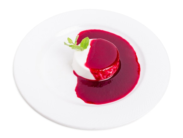 Panna cotta de baunilha com geléia de framboesa