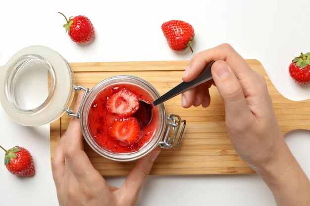 Panna cotta sobremesa na mesa em close-up