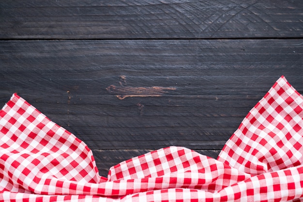 paño de cocina (servilleta) sobre fondo de madera